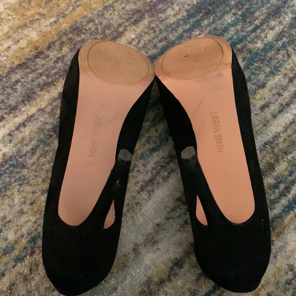 Black suede Nine West platform heels 7 1/2 - Picture 5 of 5